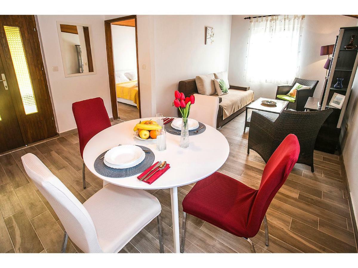 Apartment Goga'S Retreat In 玛里纳 外观 照片