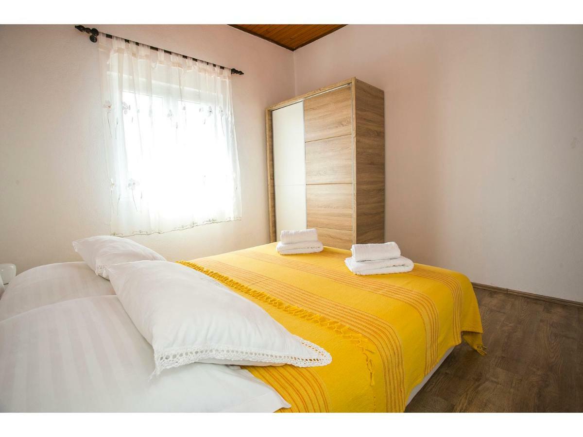 Apartment Goga'S Retreat In 玛里纳 外观 照片