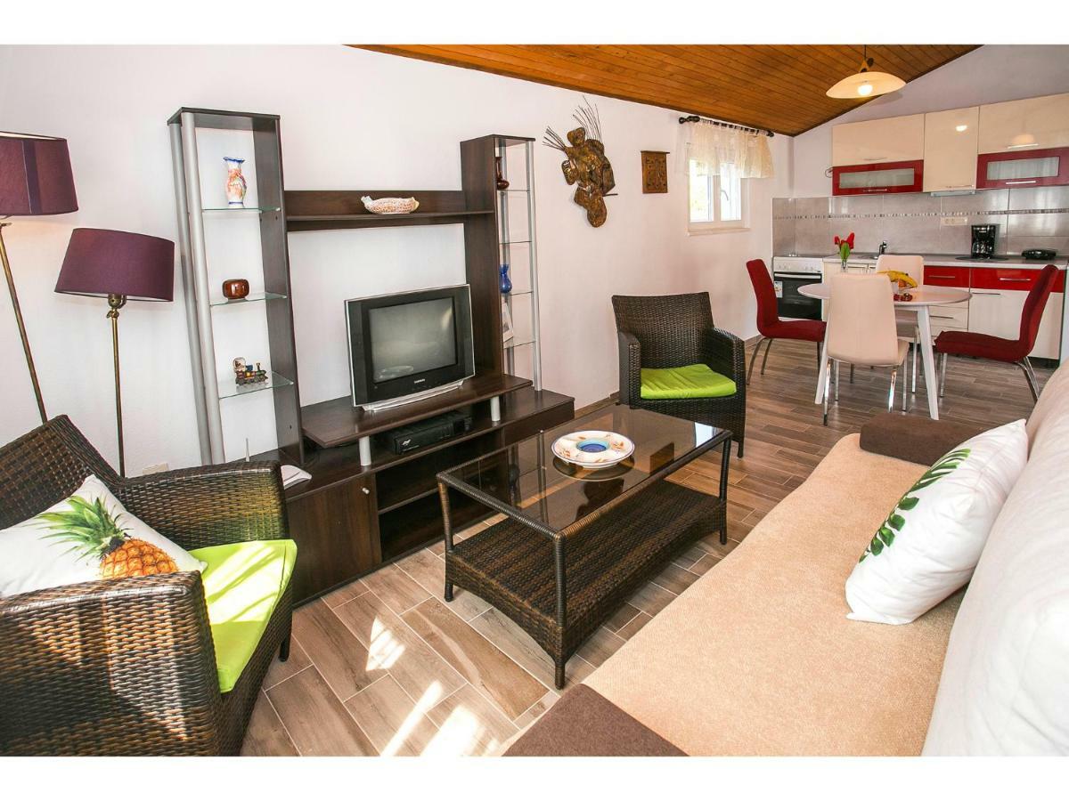 Apartment Goga'S Retreat In 玛里纳 外观 照片