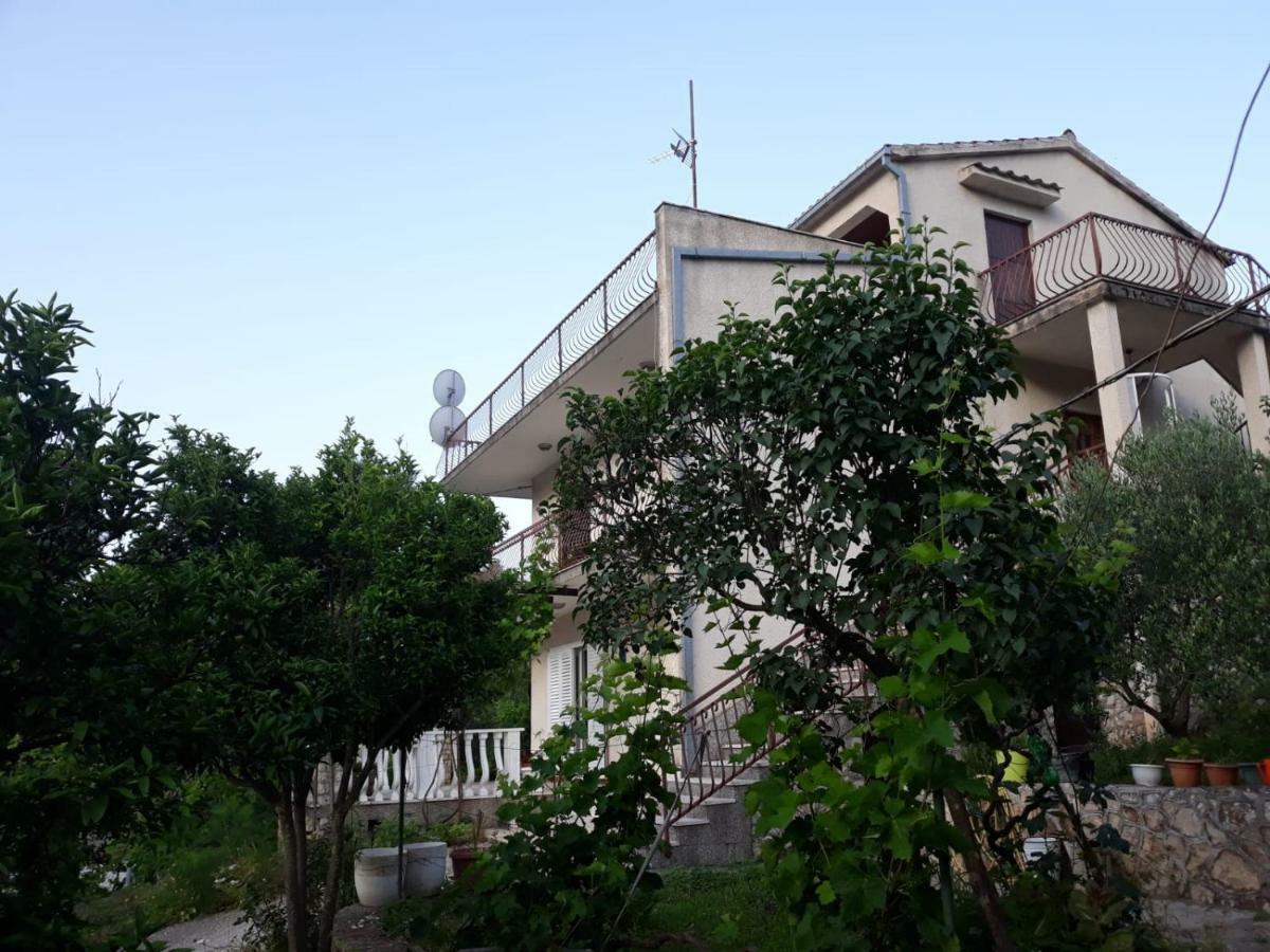 Apartment Goga'S Retreat In 玛里纳 外观 照片